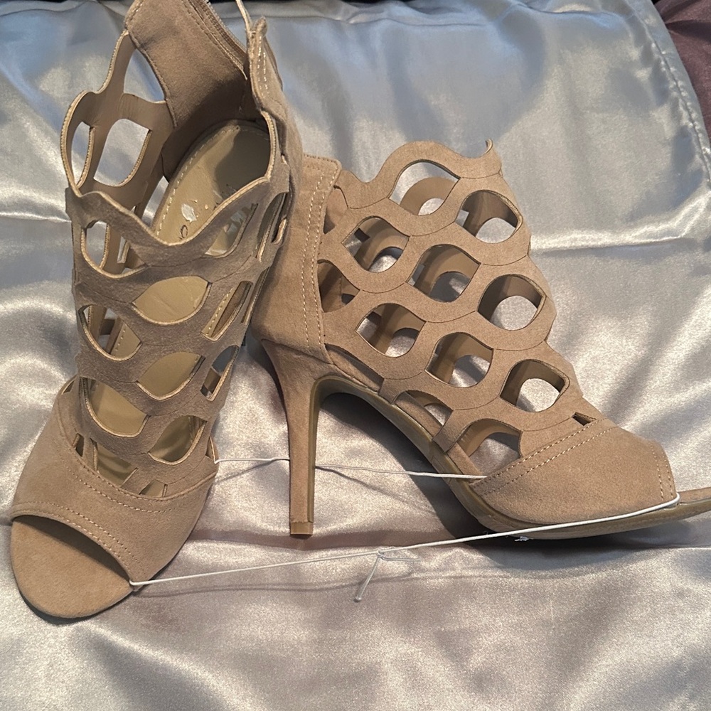 Madeline Stuart Tan Cutout Heels Sz 9 NWOT